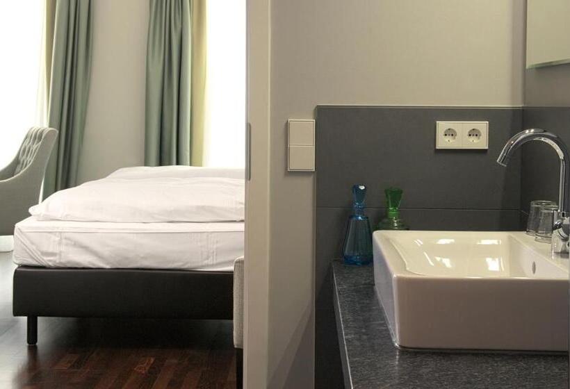 اتاق استاندارد با بالکن, Im Hof