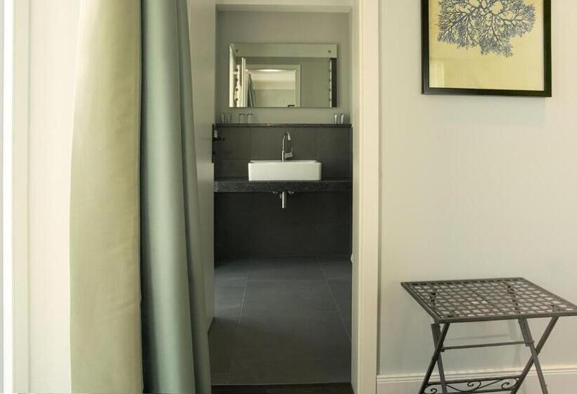 اتاق استاندارد با بالکن, Im Hof