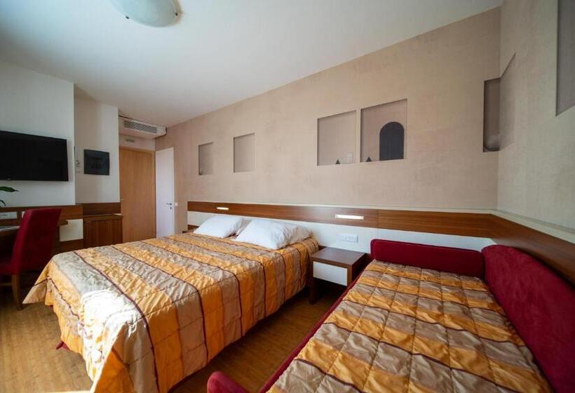 디럭스 룸, Palma De Majorca