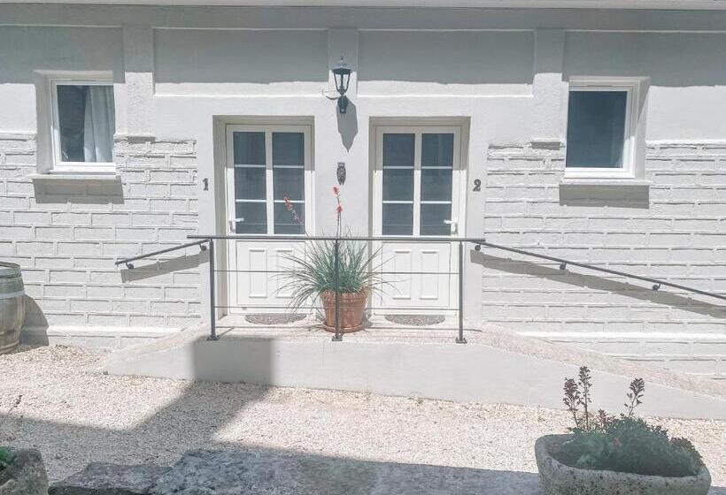 キングサイズベッドのスタンダードルーム, Savel