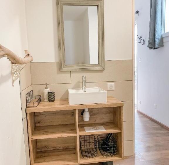 キングサイズベッドのスタンダードルーム, Savel