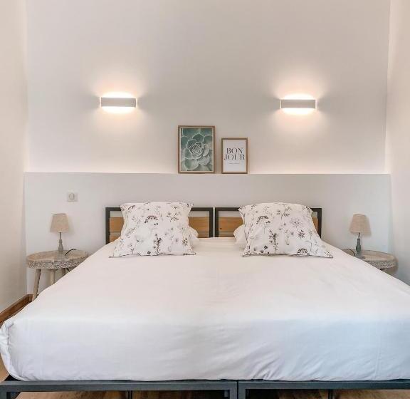 キングサイズベッドのスタンダードルーム, Savel