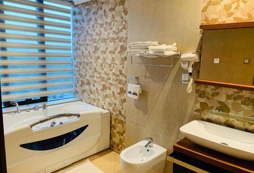 جناح جونيور, Tanga Beach Resort & Spa