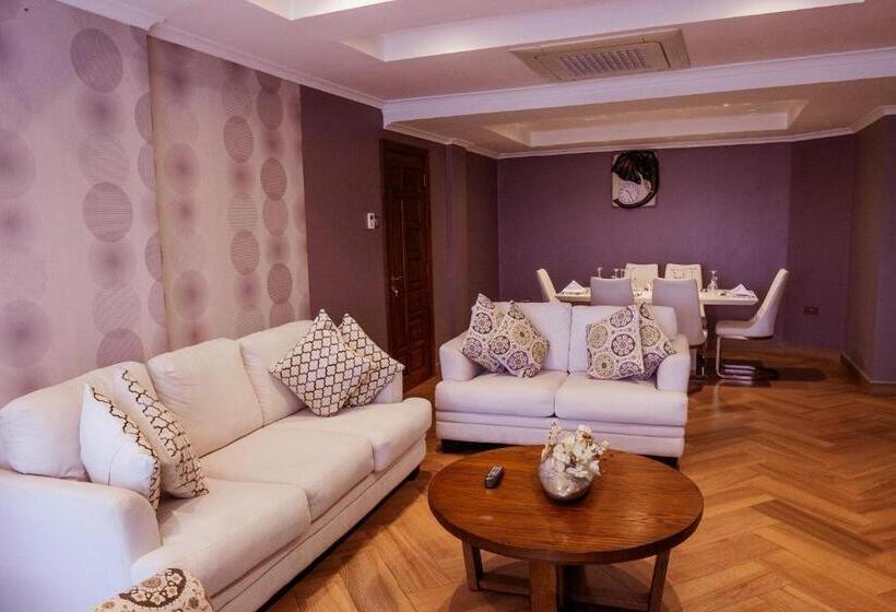 سوئیت پرزیدنت, Tanga Beach Resort & Spa