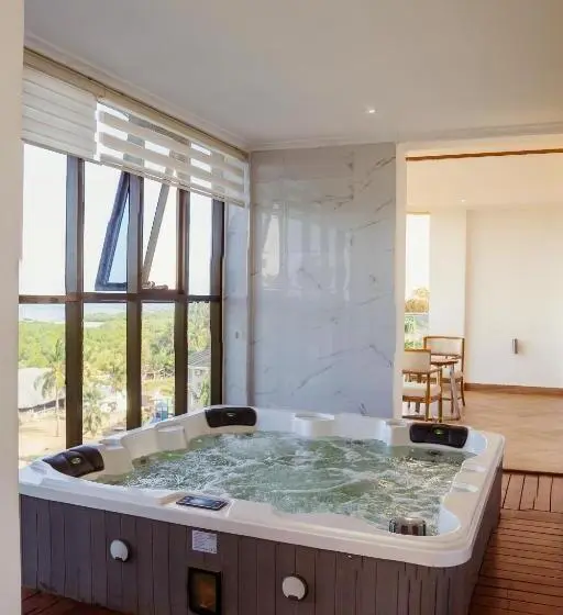 プレジデントスイートルーム, Tanga Beach Resort & Spa
