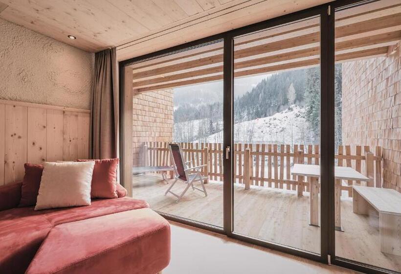 חדר משפחתי, Tenne Lodges