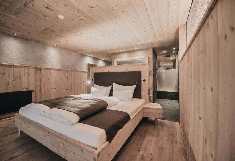 חדר משפחתי, Tenne Lodges