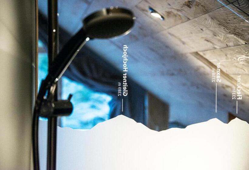 סטודיו סופריור, Tenne Lodges