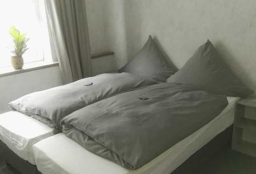 סטודיו דלוקס, Waldecker Taverne