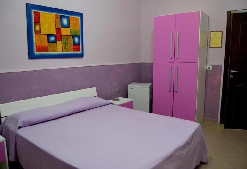 Habitación Cuádruple Estándar, Ostello Salento