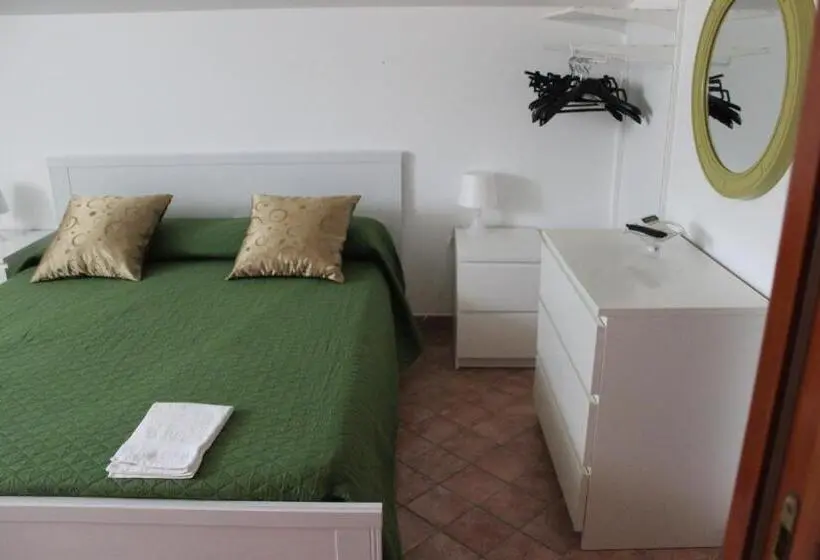 اتاق اکونومی, B&b Pizzo Cannicchio