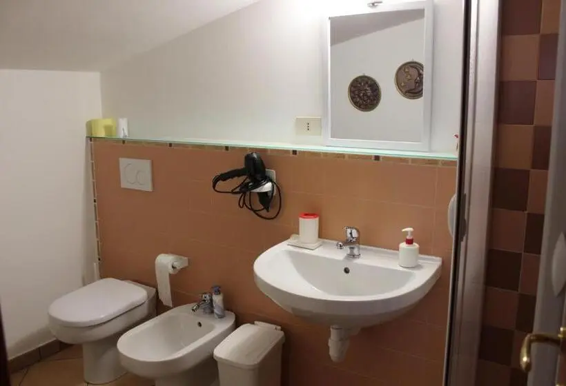 اتاق اکونومی, B&b Pizzo Cannicchio