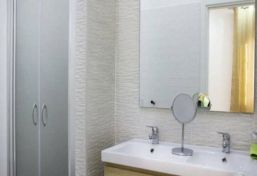 غرفة ديلوكس, Beatrice Home