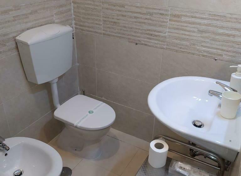 חדר סטנדרט לשלושה, Il Roseto