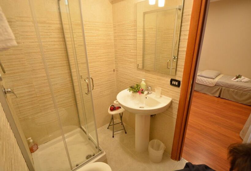 اتاق استاندارد چهار تخته, Il Roseto