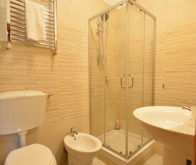 Standard Neljän Hengen Huone, Il Roseto