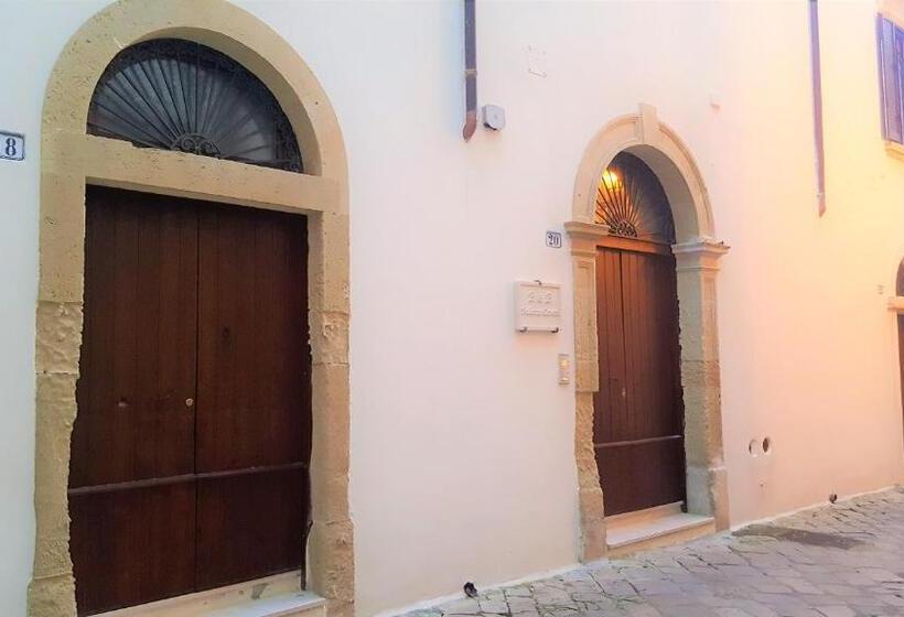 شقة غرفة واحدة, Palazzo Cavoti