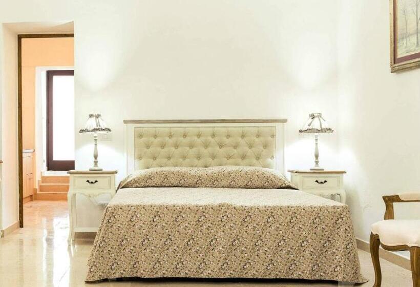 جناح عائلي, Palazzo Cavoti