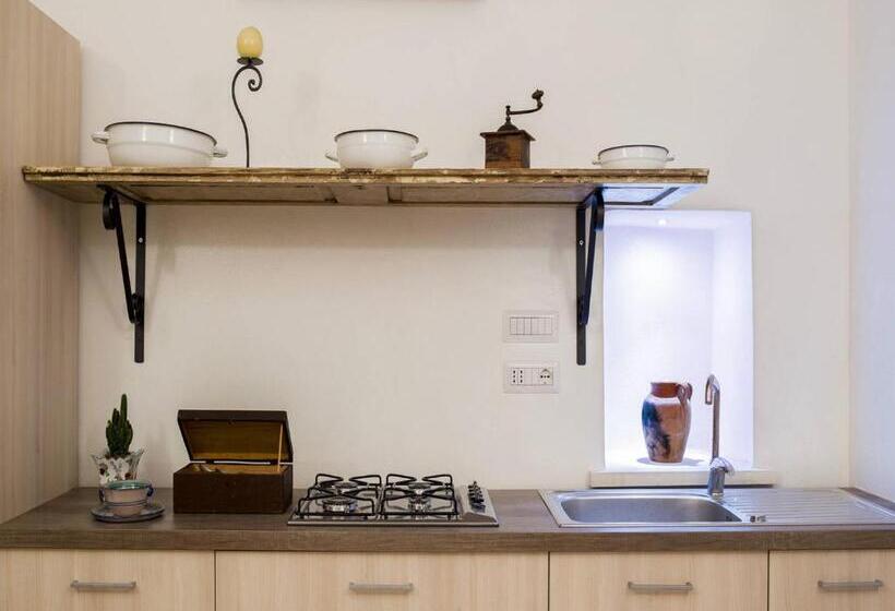 جناح عائلي, Palazzo Cavoti