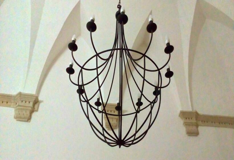 جناح عائلي, Palazzo Cavoti