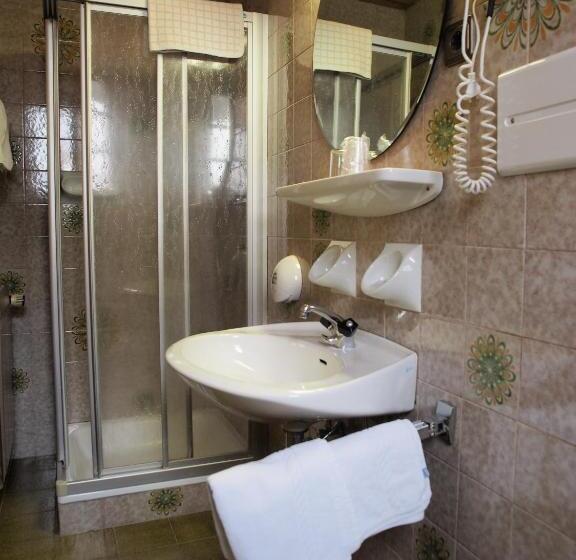 חדר סטנדרט, Bachmann