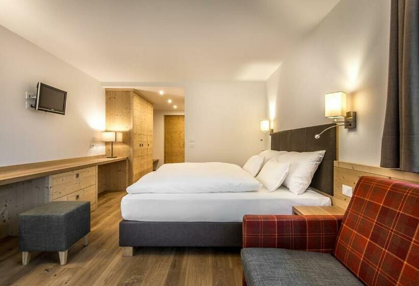 标准三人间, Garni Larix