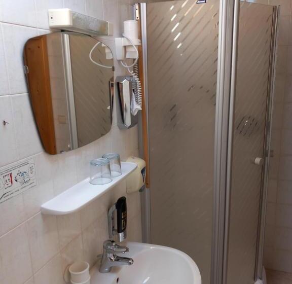 エコノミー４人部屋, Gasthof Innerwalten