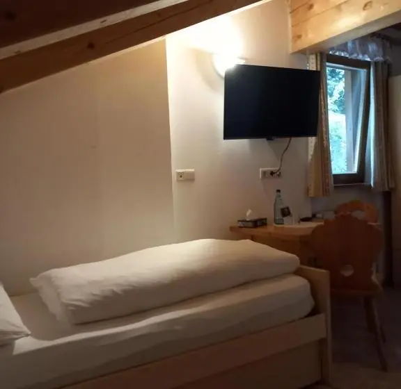 Basic Yhden Hengen Huone, Gasthof Innerwalten