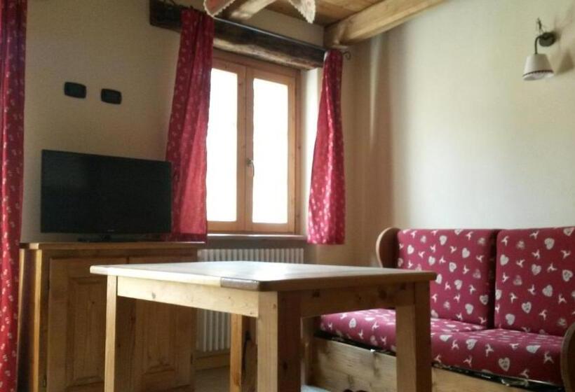 חדר משפחתי, Le Petit Fenestrelle