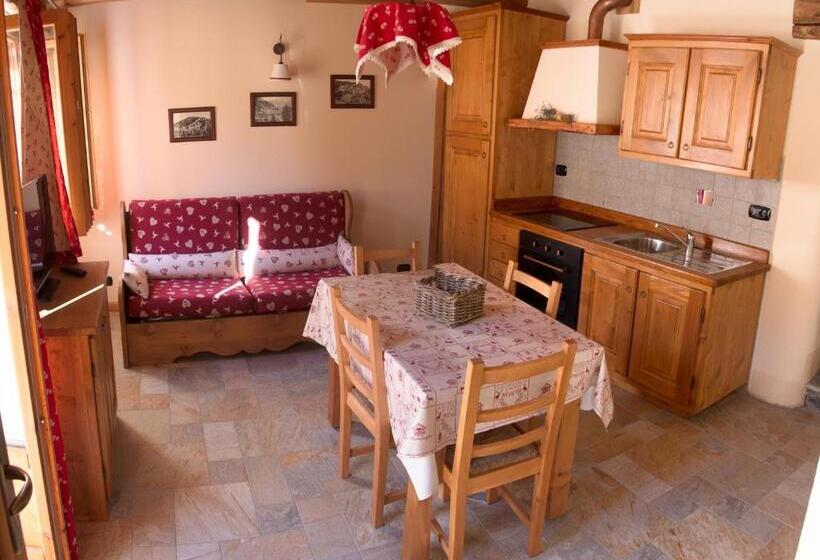 חדר משפחתי, Le Petit Fenestrelle