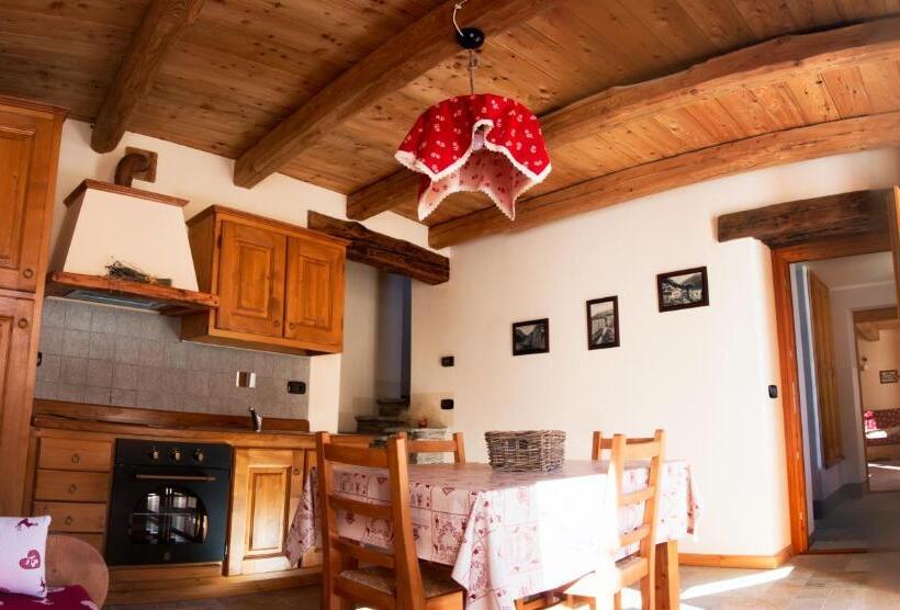 חדר משפחתי, Le Petit Fenestrelle