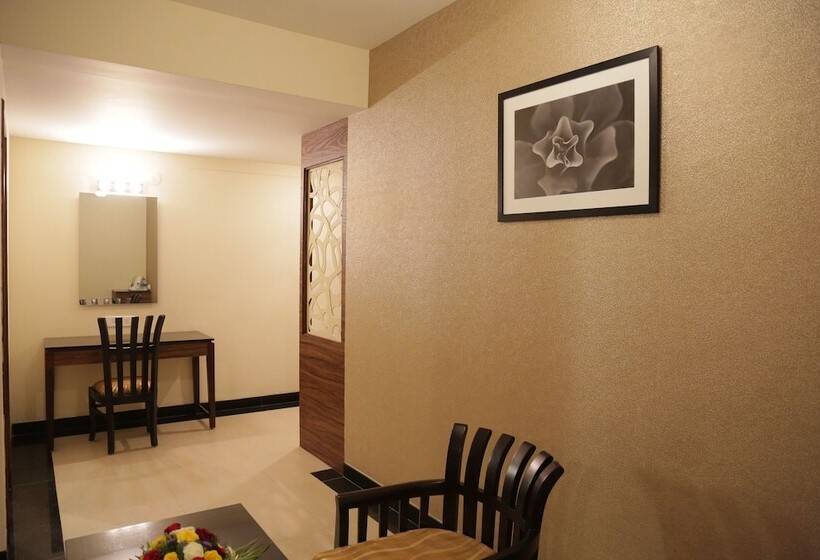 Quarto Deluxe, Rangalaya Royal
