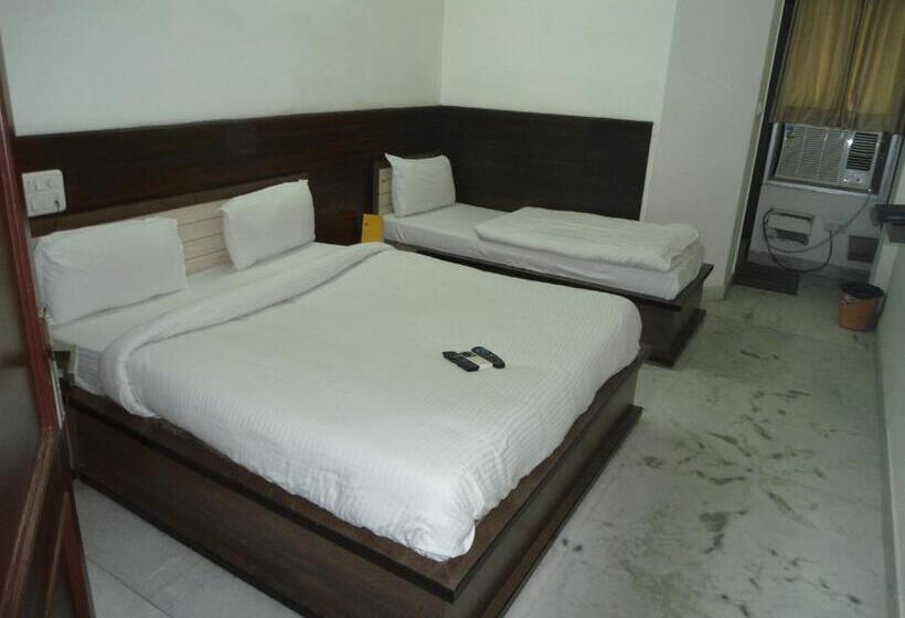 חדר דלוקס לשלושה, Sagun