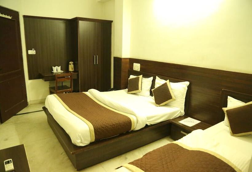 חדר דלוקס לשלושה, Sagun