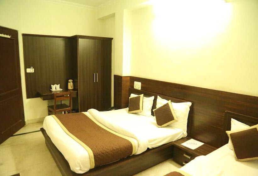 חדר דלוקס לשלושה, Sagun