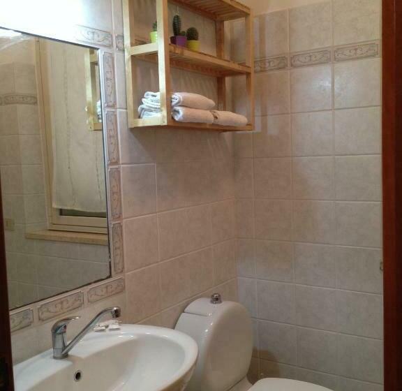 اتاق استاندارد سه نفره, Akron B&b