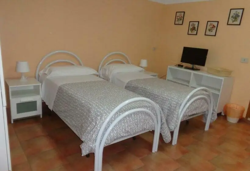 اتاق استاندارد سه نفره, Akron B&b