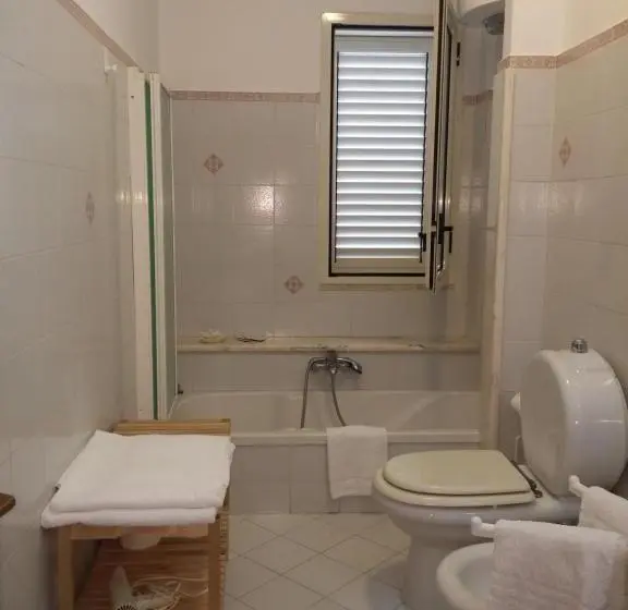 آپارتمان 1 خوابه با چشمانداز دریا, Akron B&b
