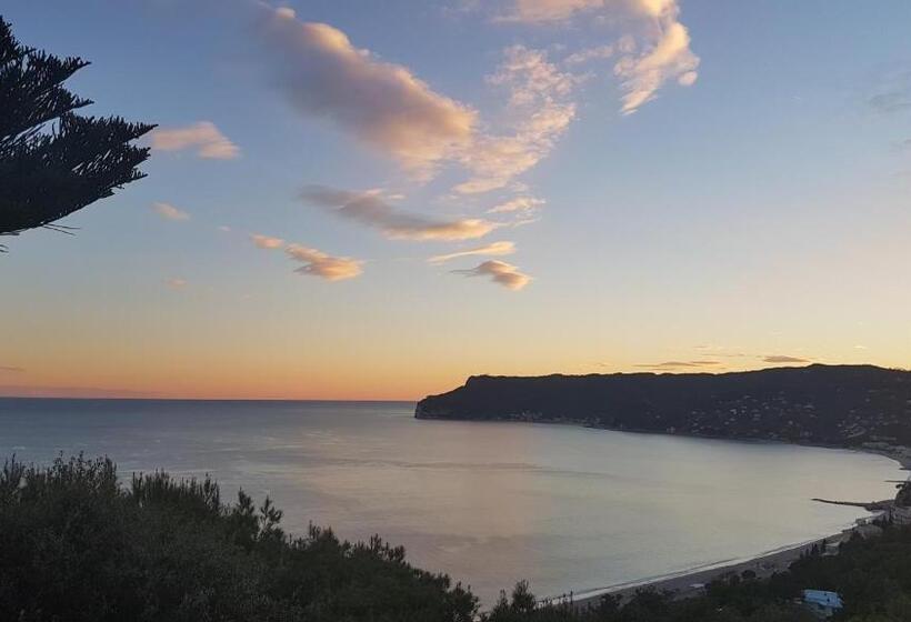 شقة غرفة واحدة مطلة على البحر, Le Terre Del Drago Apartment