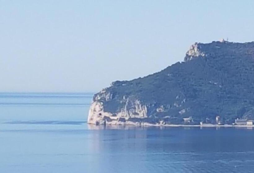 شقة غرفة واحدة مطلة على البحر, Le Terre Del Drago Apartment