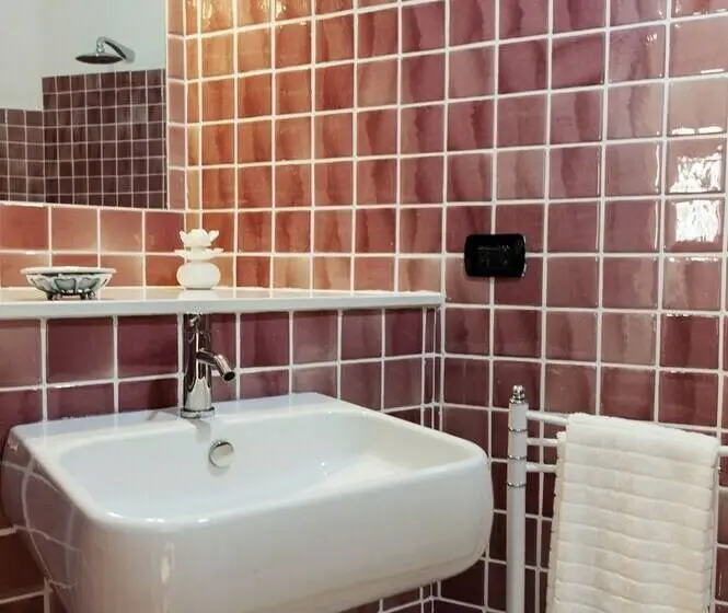 エコノミールーム, Caprino B&b