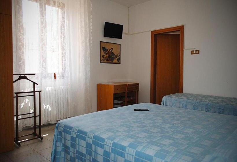 스탠다드 트리플 룸, Albergo Ristorante La Torretta