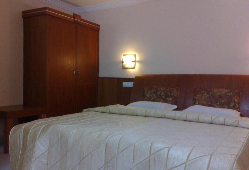 豪华房间, Kpm Regency