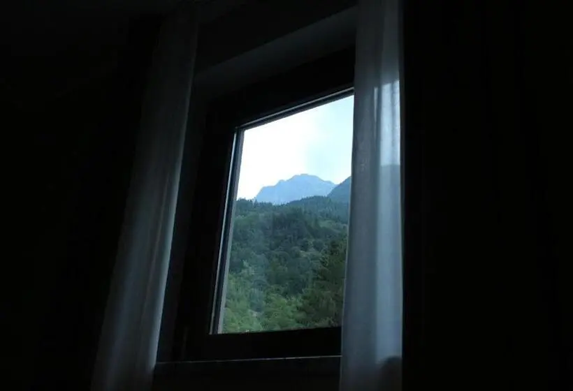 Classic Kolmen Hengen Huone, Monte Emilius