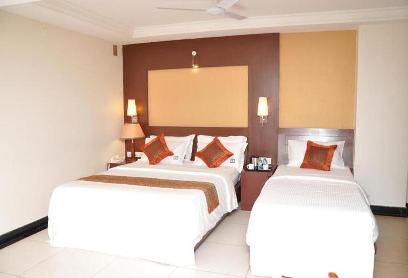 舒适三人间, Shaans