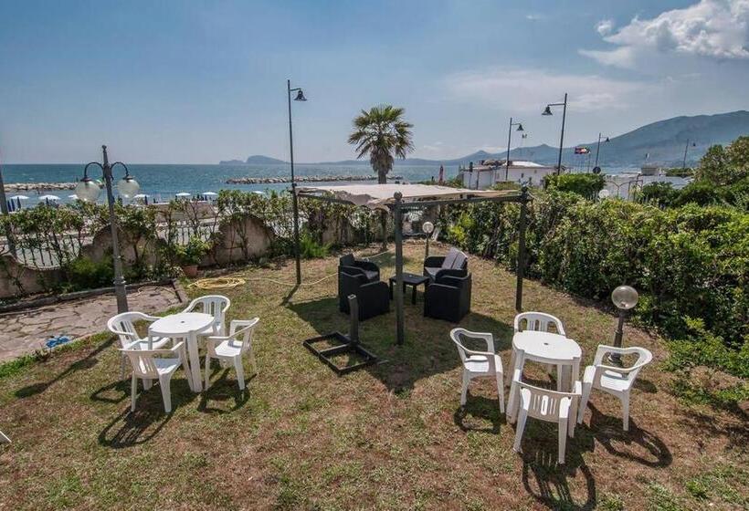 Номер Стандарт Вид на Море, Tirreno Formia