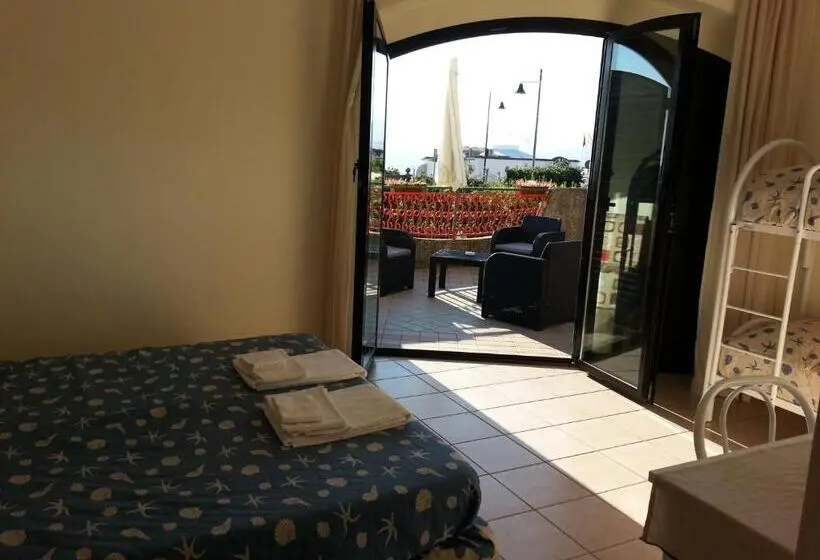 景色の見えるスタンダード4人部屋, Tirreno Formia