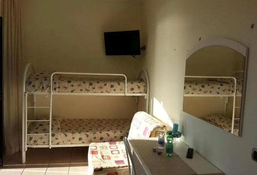 景色の見えるスタンダード4人部屋, Tirreno Formia