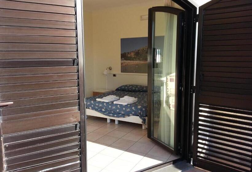 景色の見えるスタンダード４人部屋, Tirreno Formia