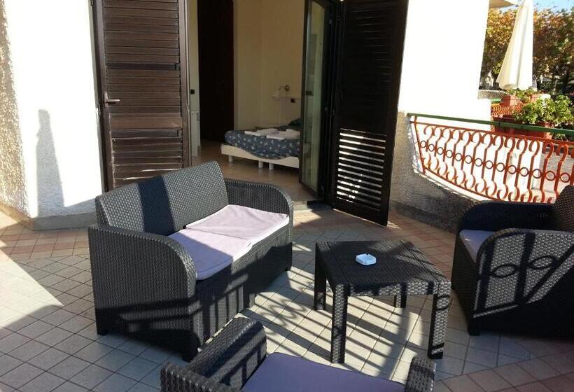 景色の見えるスタンダード４人部屋, Tirreno Formia